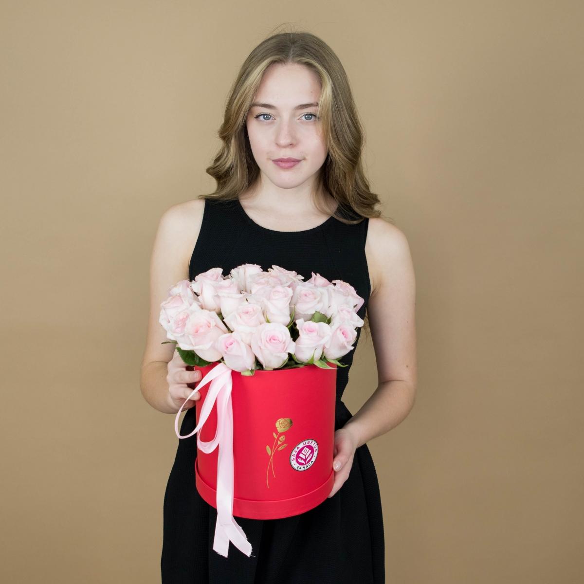 Розы розовые в шляпной коробке код   2040